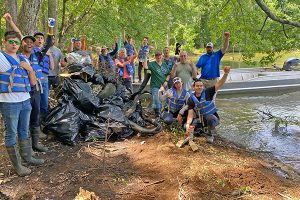 A photo showing volunteers at the 2024 Keep The Tennessee River Beautiful cleanup.